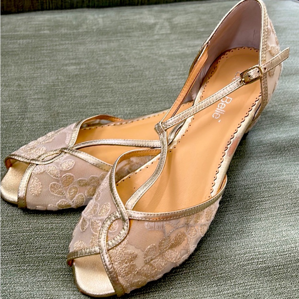 Bella Belle gold/ivory sandals size 8.5